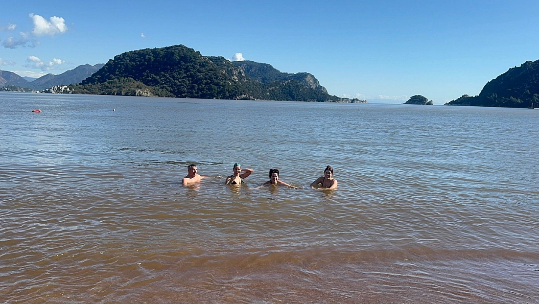 Marmaris'te dün sağanak yağış, bugün deniz keyfi