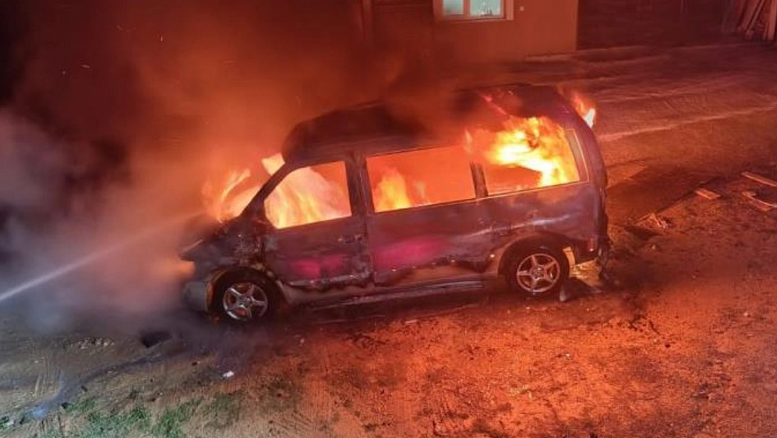 Ticari araç alevlere teslim oldu