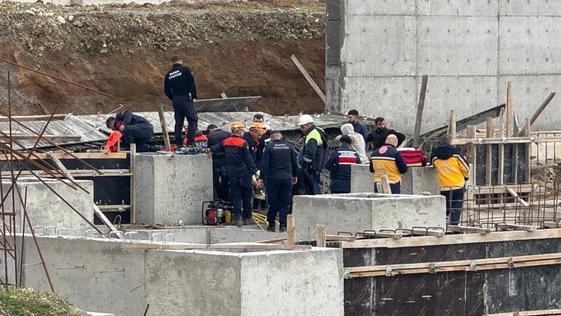 Tonlarca betonun altında kaldılar: 1 işçi öldü, 2'si sağ kurtarıldı