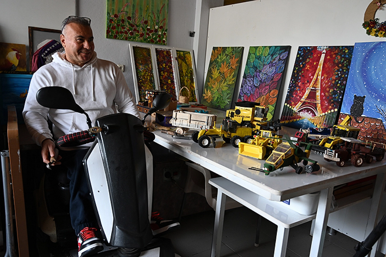 İş kazasında engelli kalınca ahşaptan oyuncak yapma hobisini mesleğe dönüştürdü