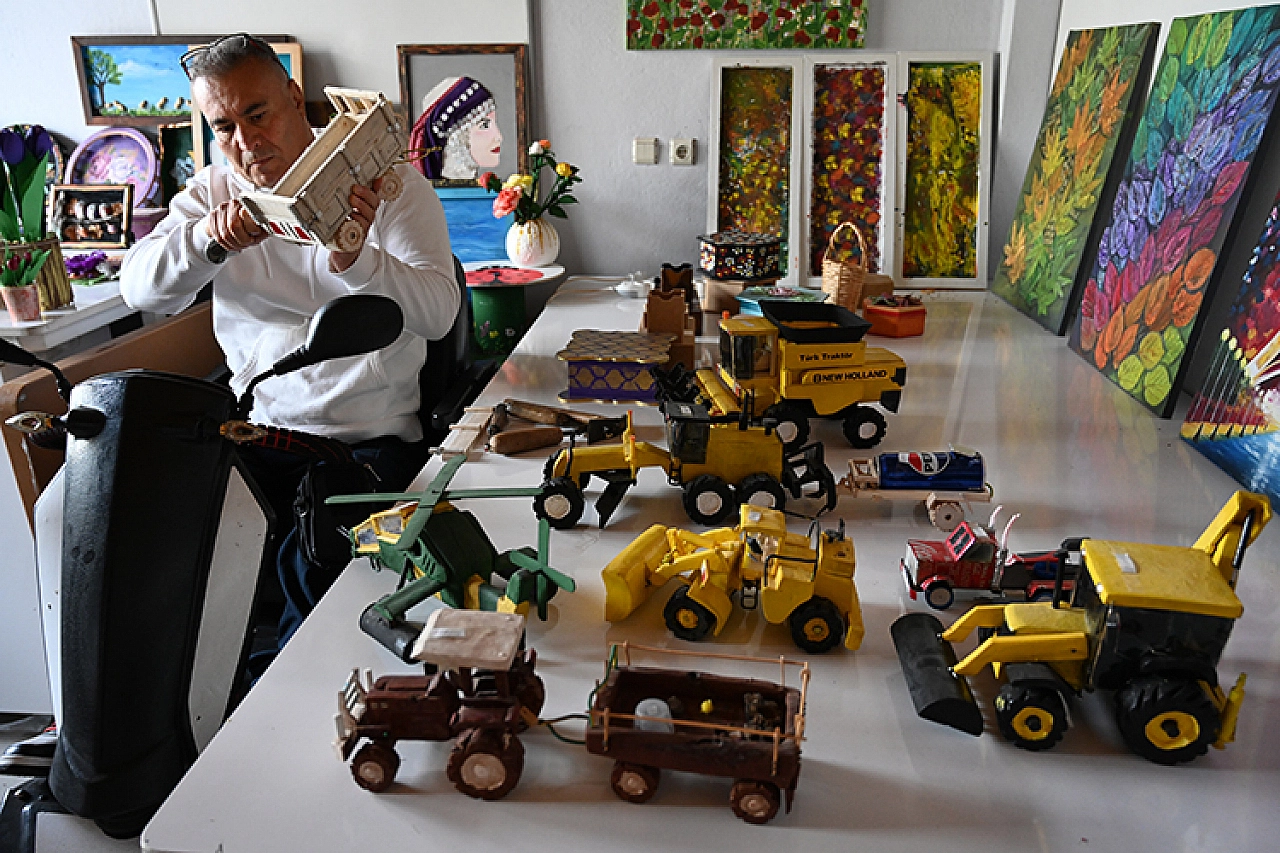 İş kazasında engelli kalınca ahşaptan oyuncak yapma hobisini mesleğe dönüştürdü