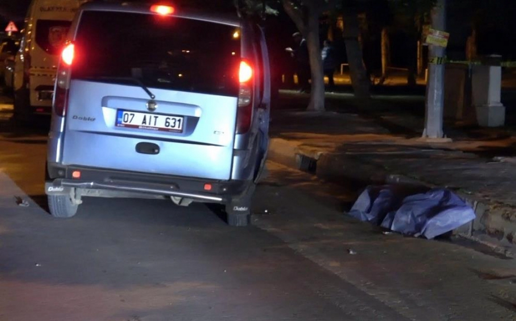 22 yaşındaki genç kız yola savrularak hayatını kaybetti