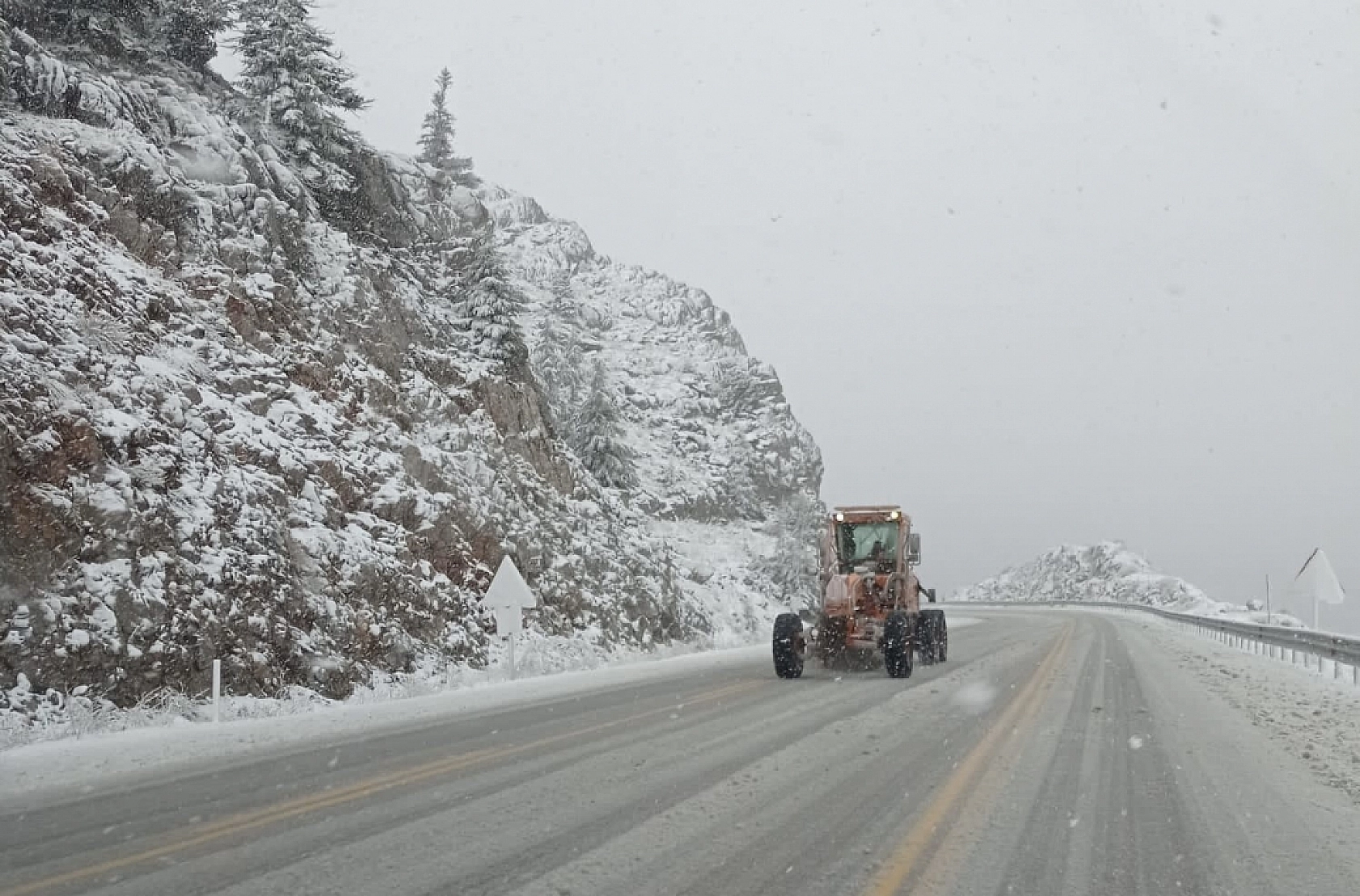 Antalya'da kar yağışı başladı