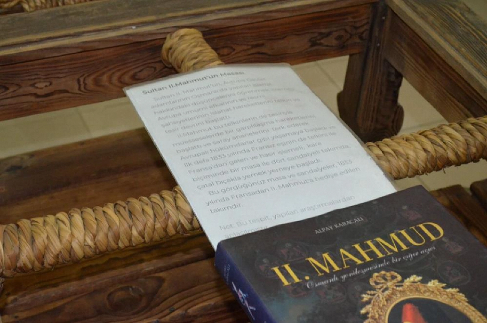 Emekli öğretmenin evinden tarih fışkırıyor: II. Mahmut'un masasından Çanakkale kılıcına