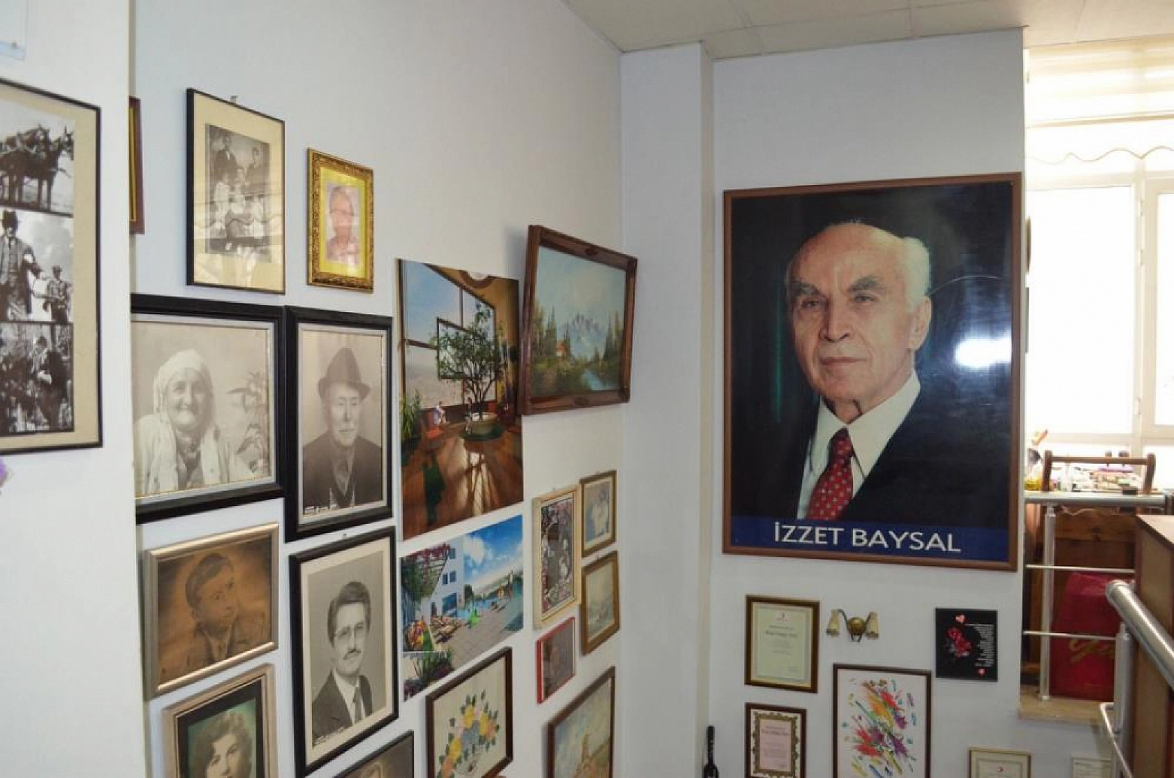 Emekli öğretmenin evinden tarih fışkırıyor: II. Mahmut'un masasından Çanakkale kılıcına