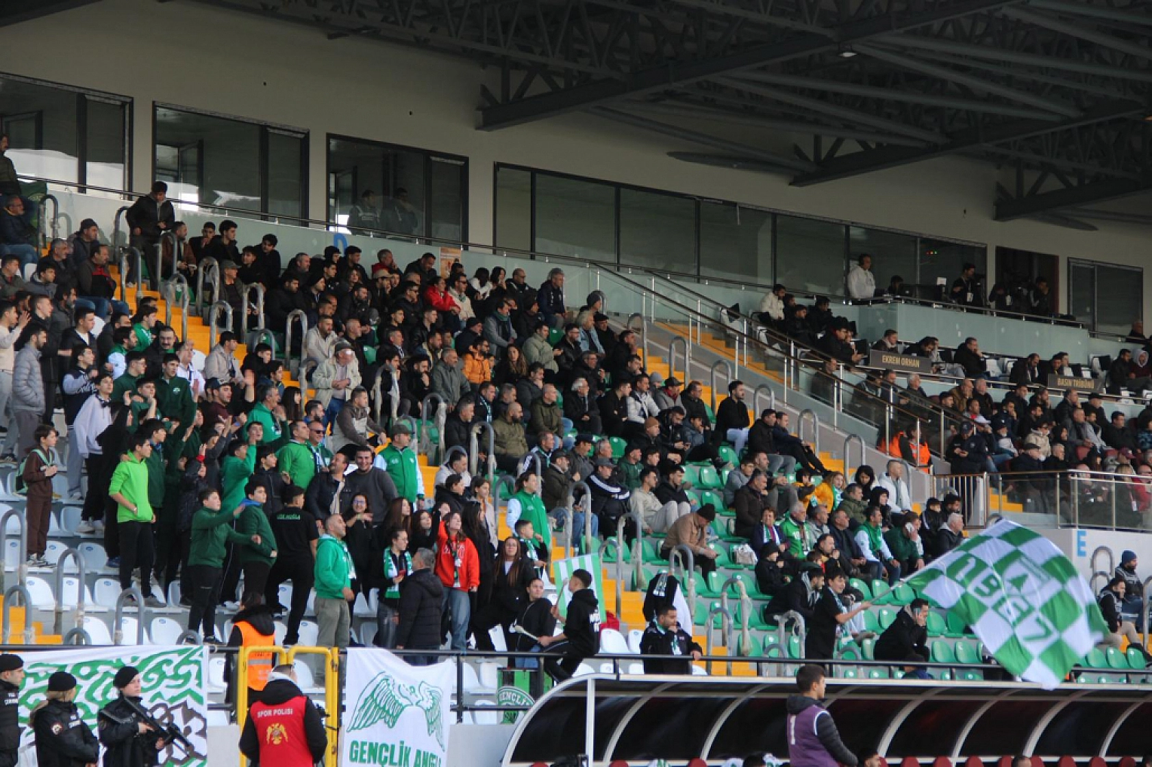 Muğlaspor Zirve Takibini Bırakmıyor: Bucaspor'u 2-1 Mağlup Etti