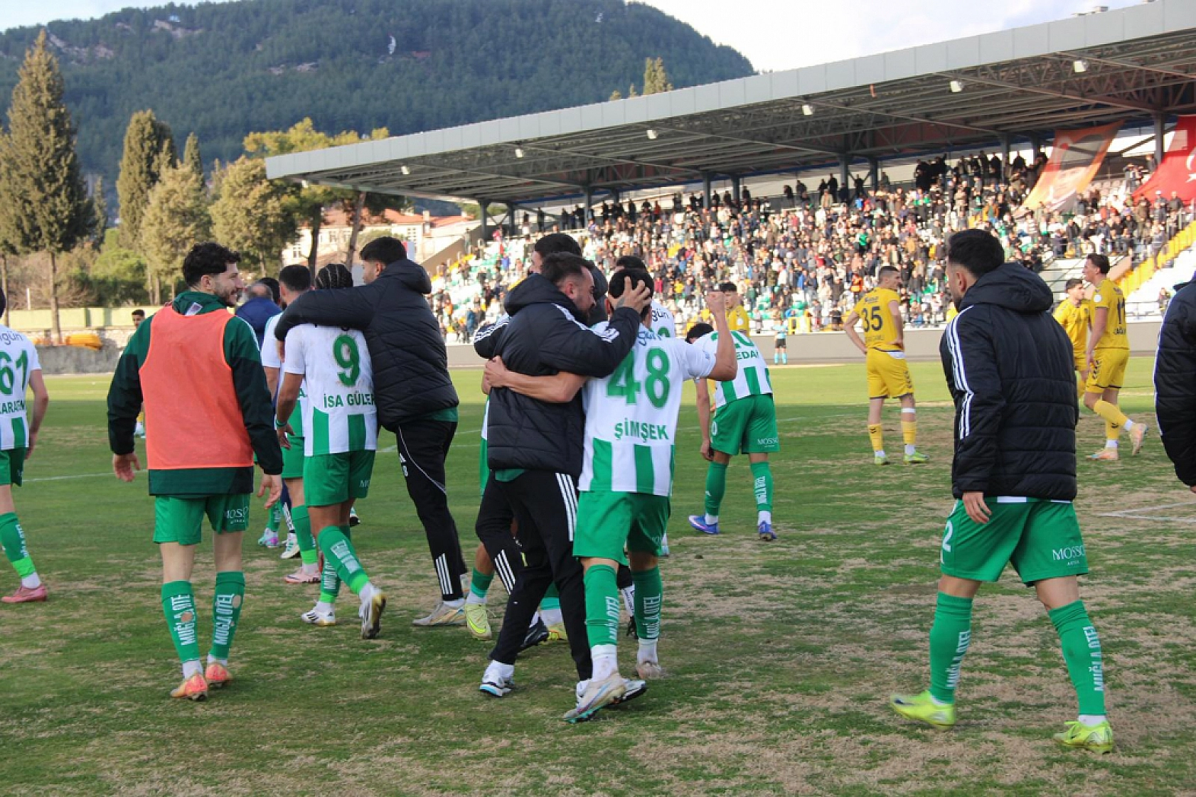 Muğlaspor Zirve Takibini Bırakmıyor: Bucaspor'u 2-1 Mağlup Etti