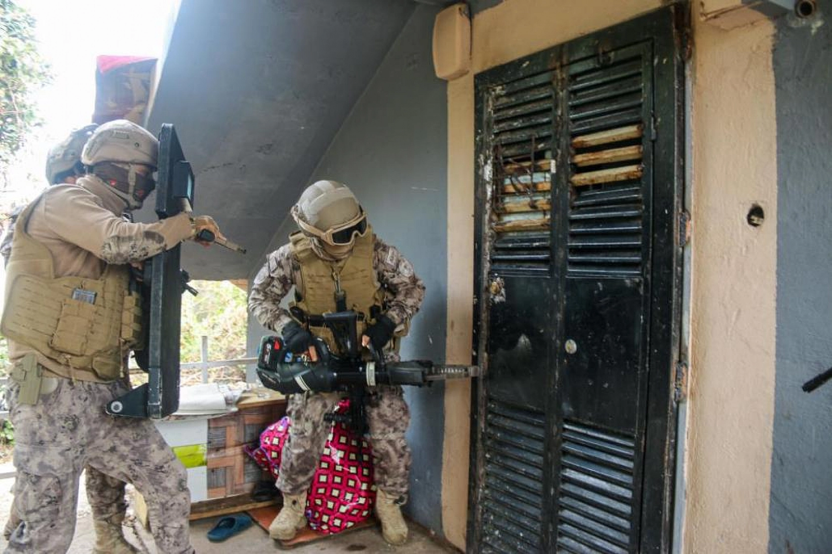 250 polisin katılımıyla film gibi uyuşturucu operasyonu