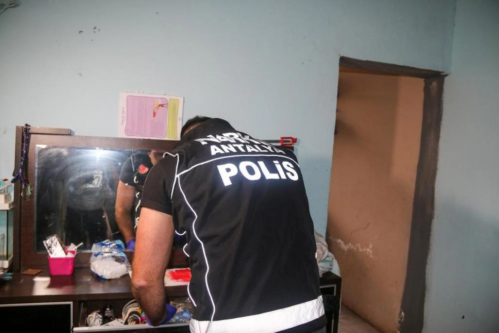 250 polisin katılımıyla film gibi uyuşturucu operasyonu