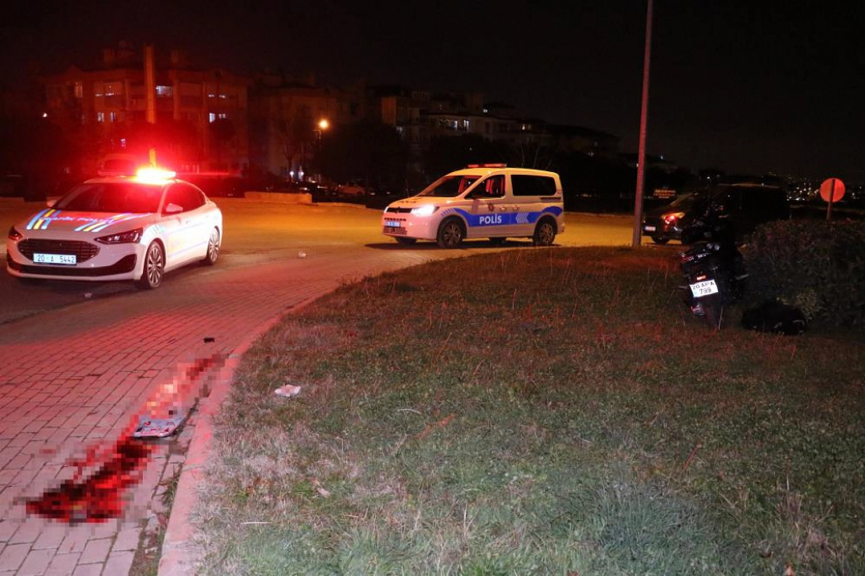 Motosiklet Kazasında Genç Sürücü Kafasını Kaldırıma Vurarak Ağır Yaralandı