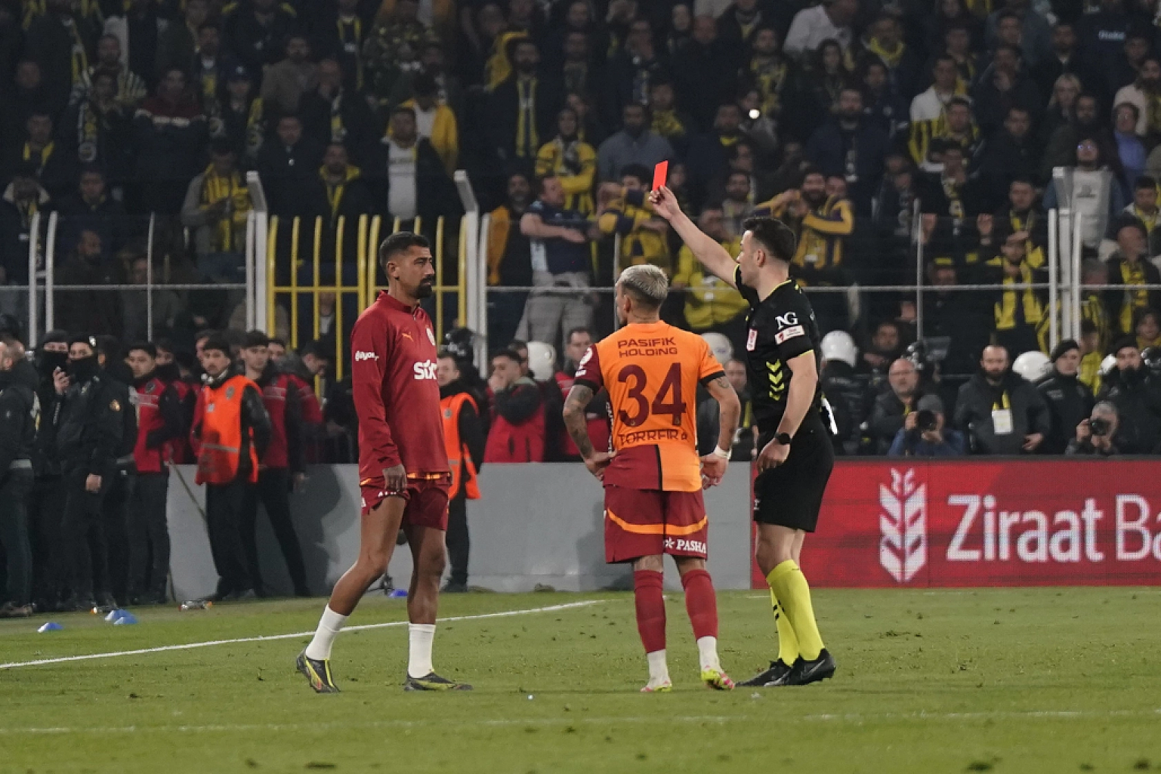 Barış Alper Yılmaz ve Kerem Demirbay'a 1'er maç ceza