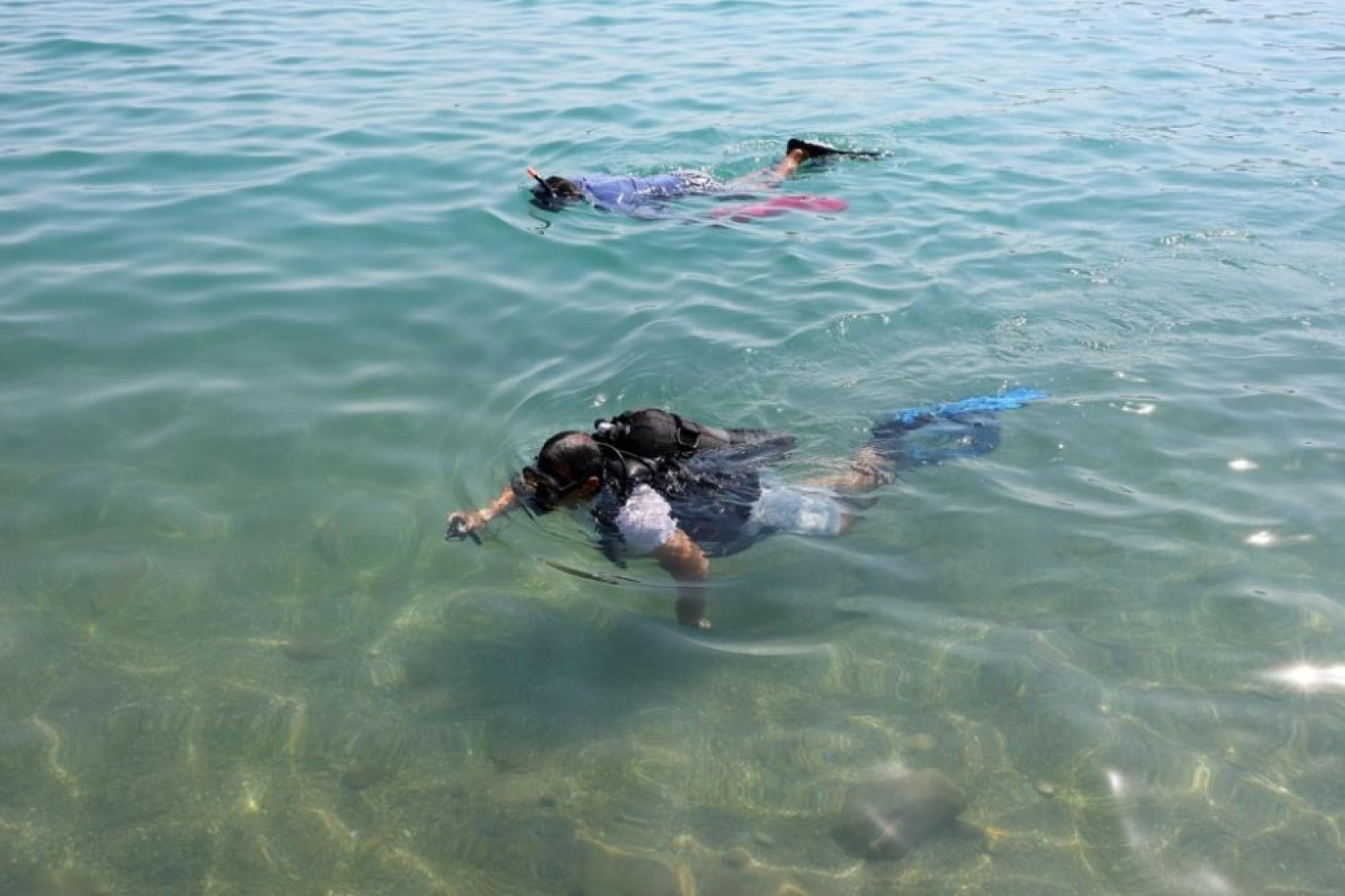 Bodrum'un engin maviliğinde temizlik devam ediyor
