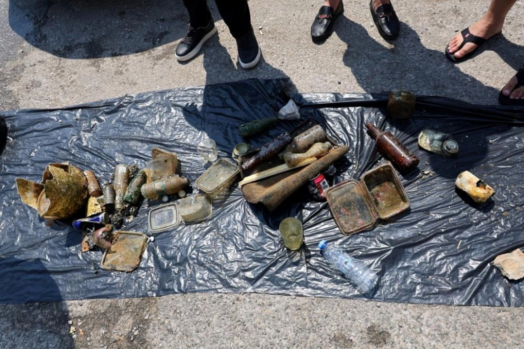 Bodrum'un engin maviliğinde temizlik devam ediyor