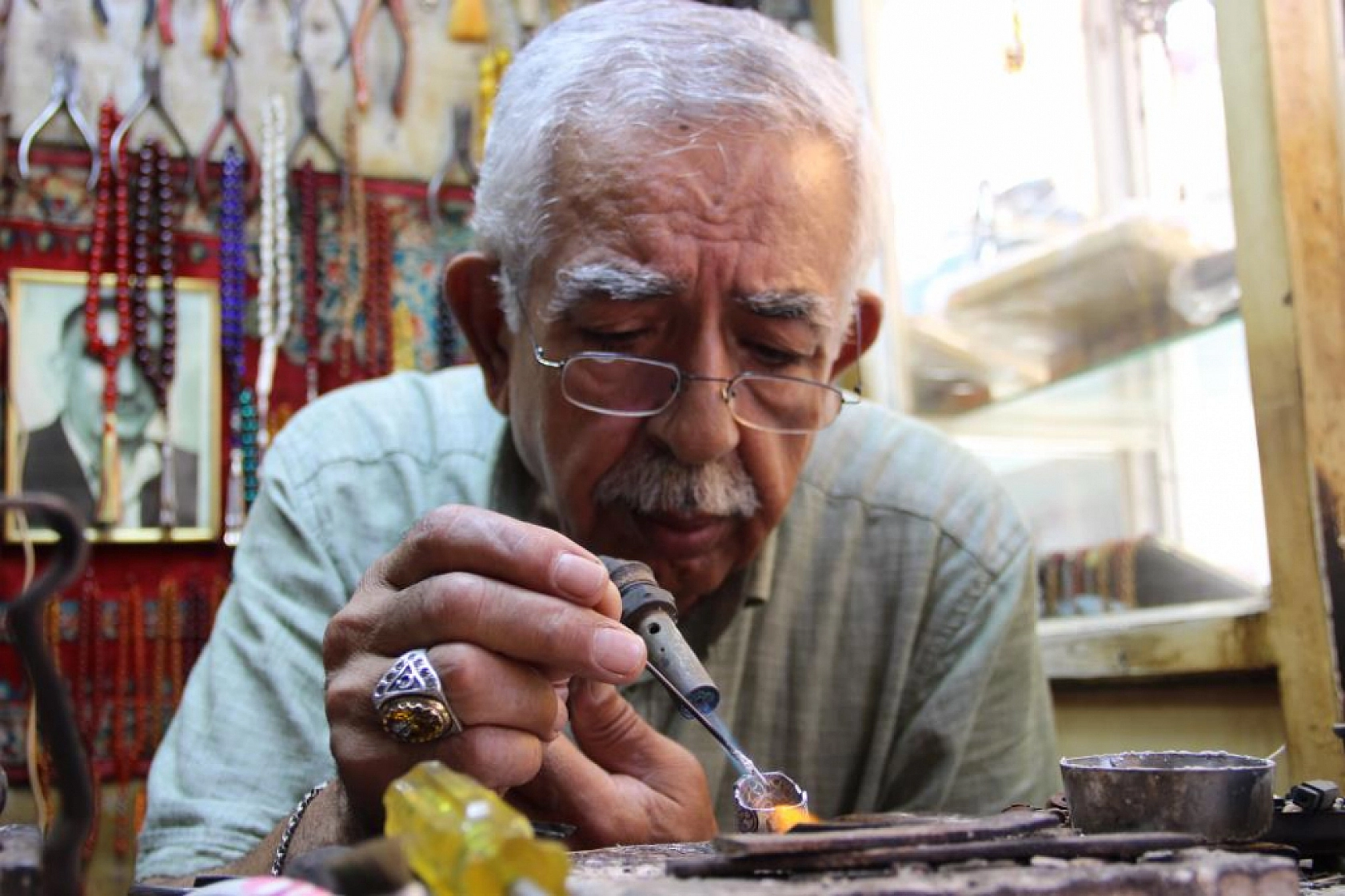 57 senedir gümüşü sanata dönüştürüyor: En büyük korkusu dükkanının kapanması