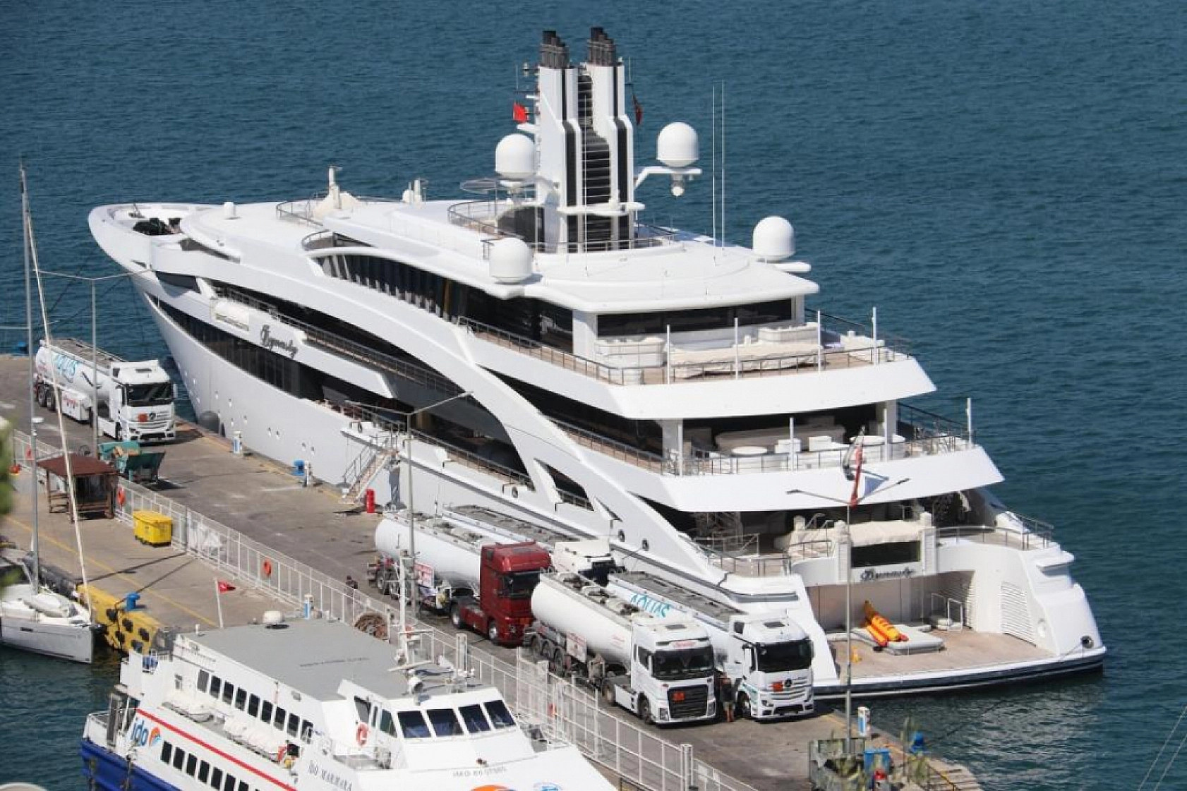 Kazak iş adamının mega yatı Fethiye'de