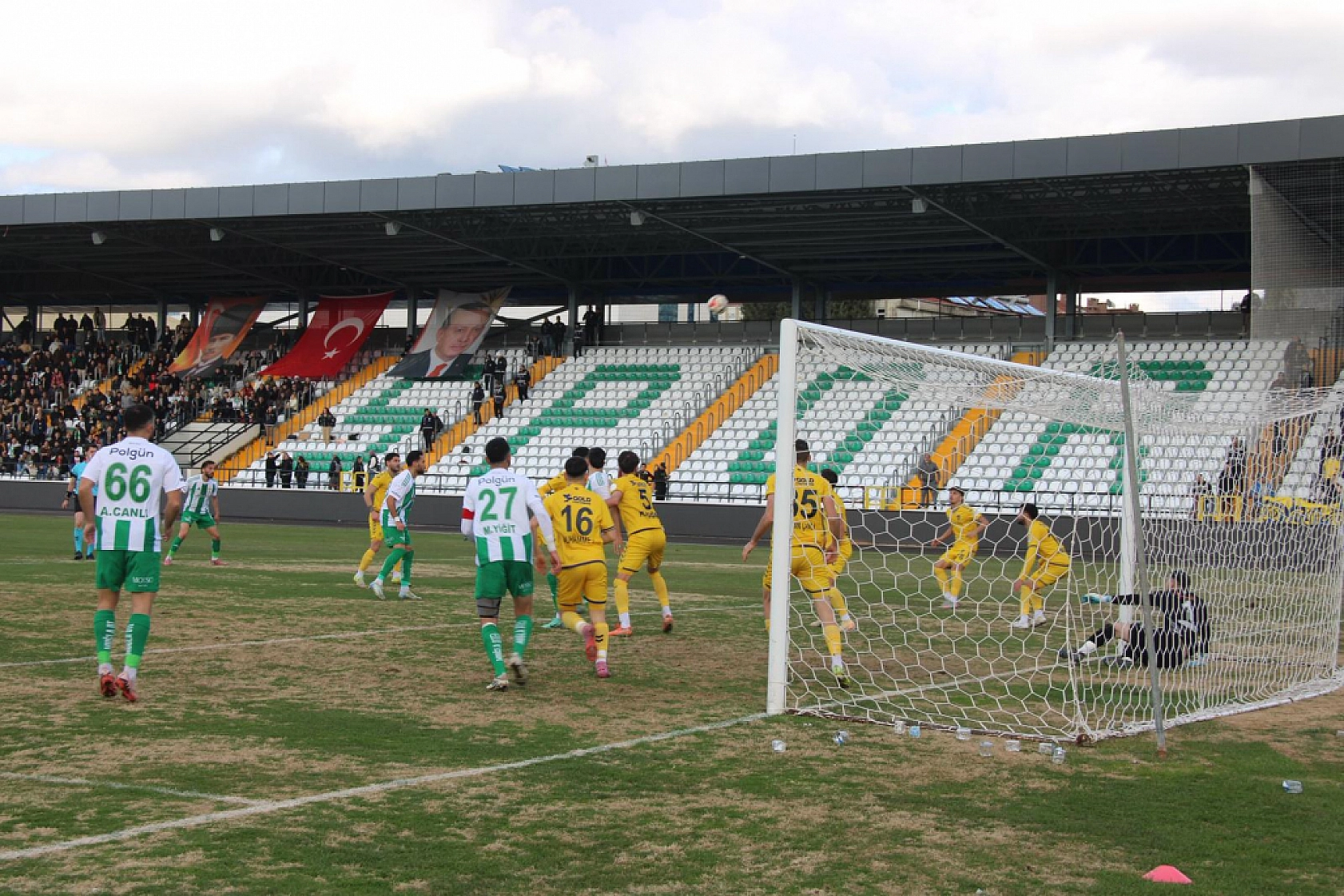 Muğlaspor Zirve Takibini Bırakmıyor: Bucaspor'u 2-1 Mağlup Etti