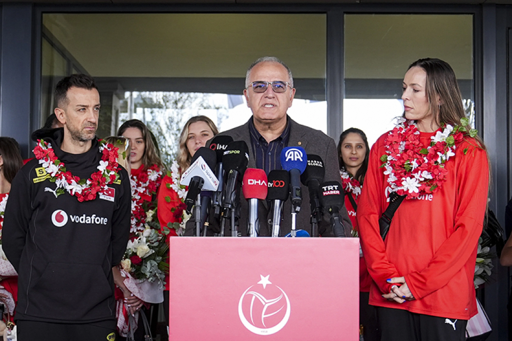 Dünya ikincisi A Milli Kadın Voleybol Takımı yurda döndü