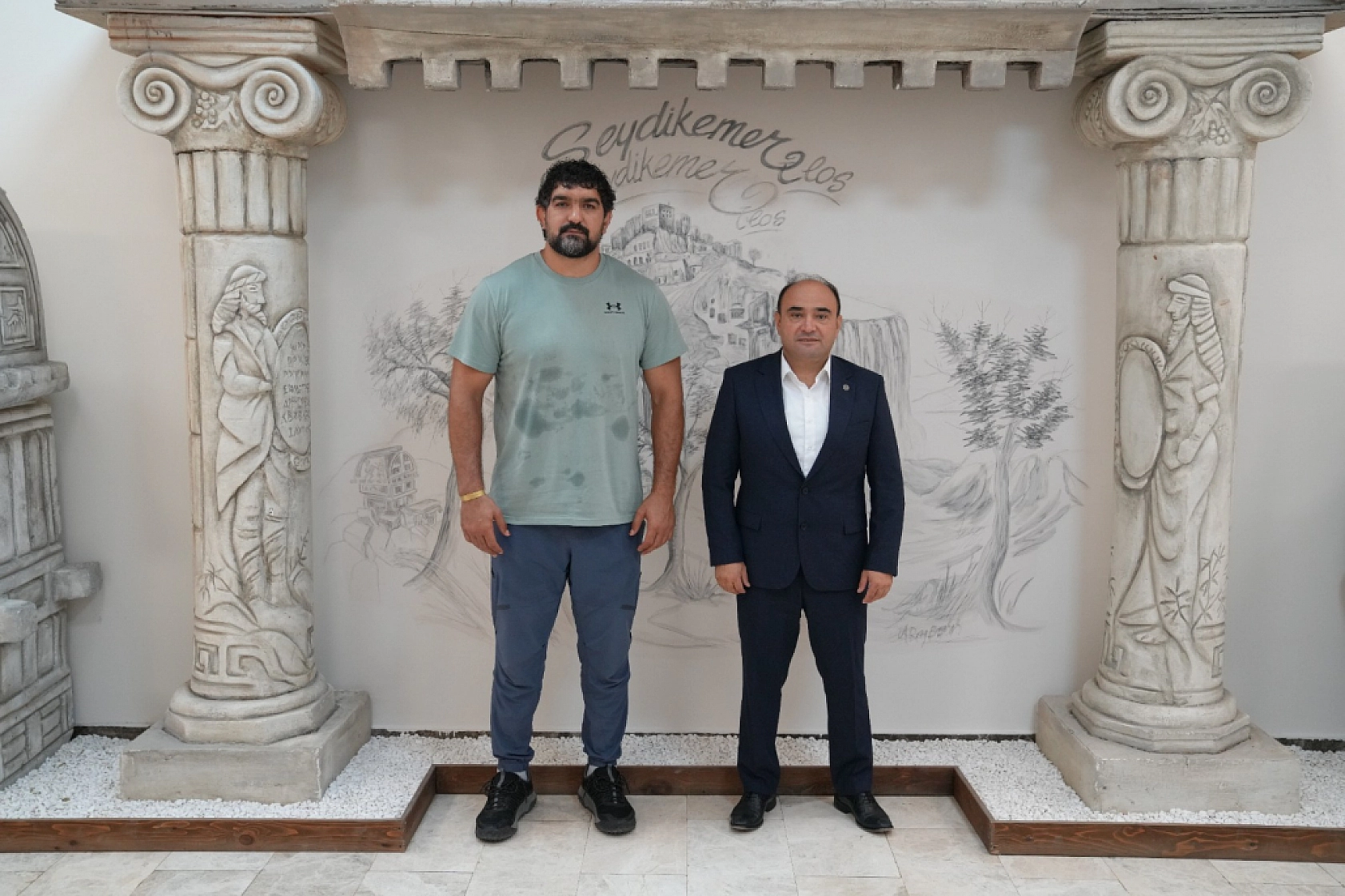 Başpehlivan Koç'tan Başkan Akdenizli'ye Teşekkür Ziyareti