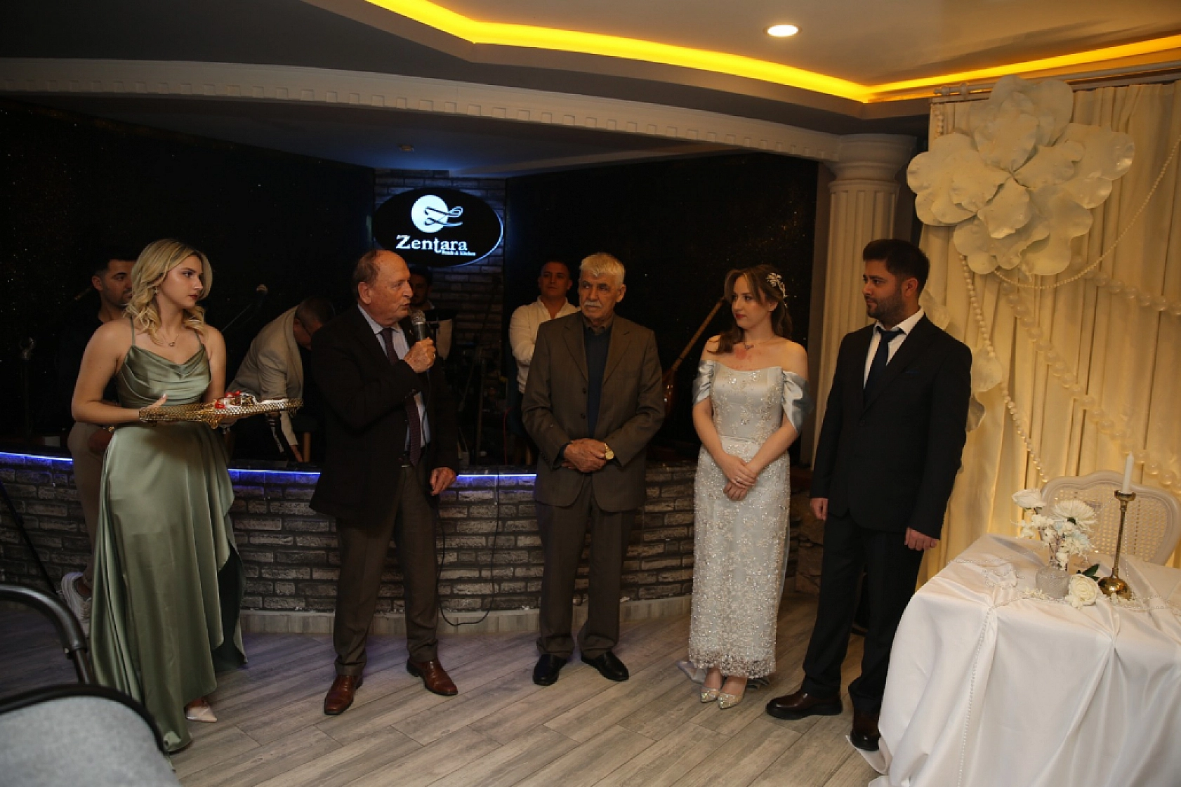 Fethiye'de genç avukatlar Büşra ile Ceyhun evlilik yolunda ilk adımı attı