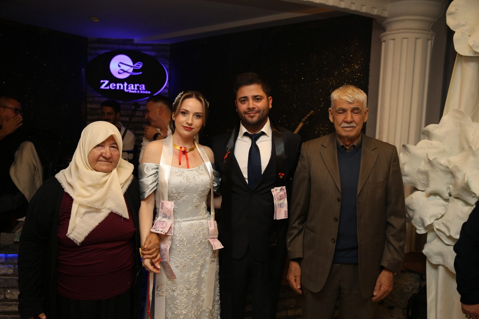 Fethiye'de genç avukatlar Büşra ile Ceyhun evlilik yolunda ilk adımı attı