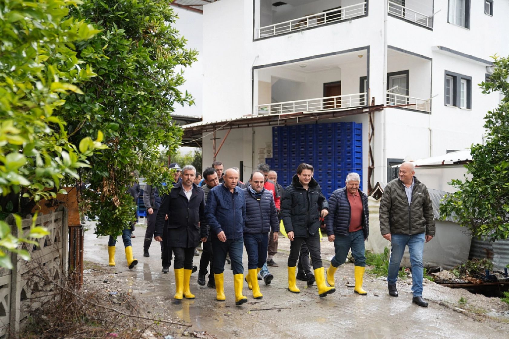 Seydikemer'de fırtınadan zarar gören üreticileri ziyaret ettiler