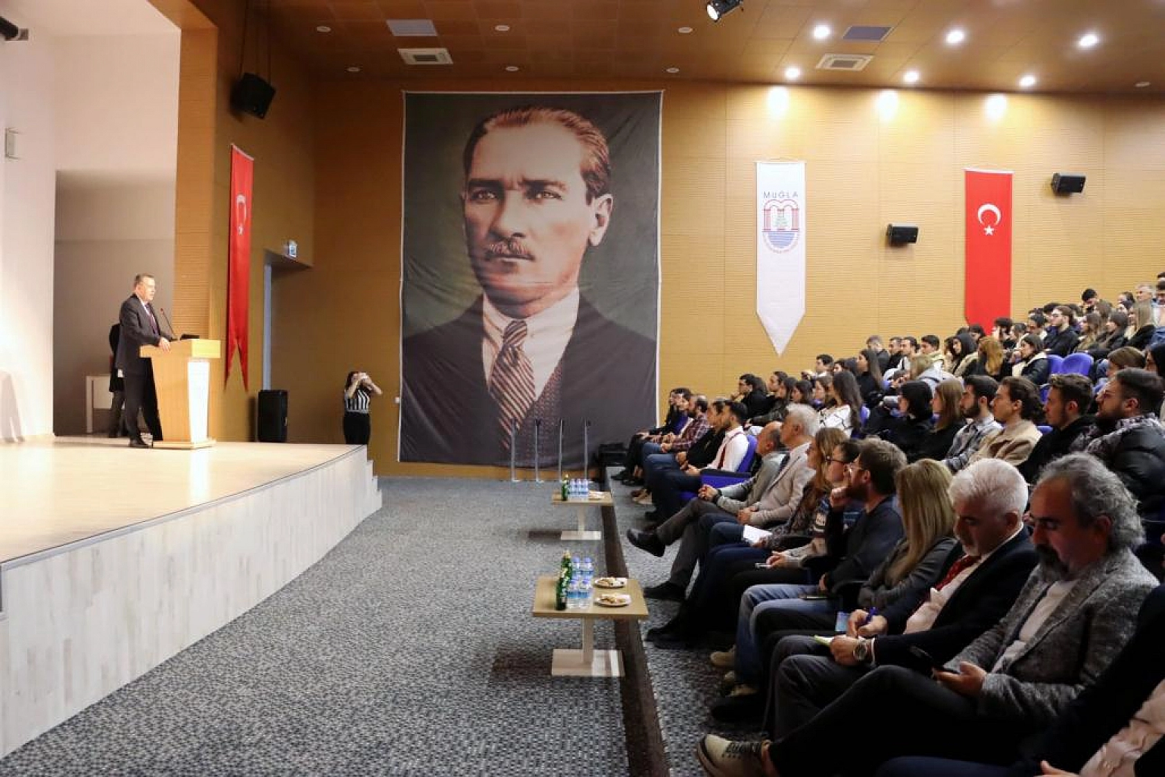 Başkan Çıralı, üniversite öğrencileriyle buluştu