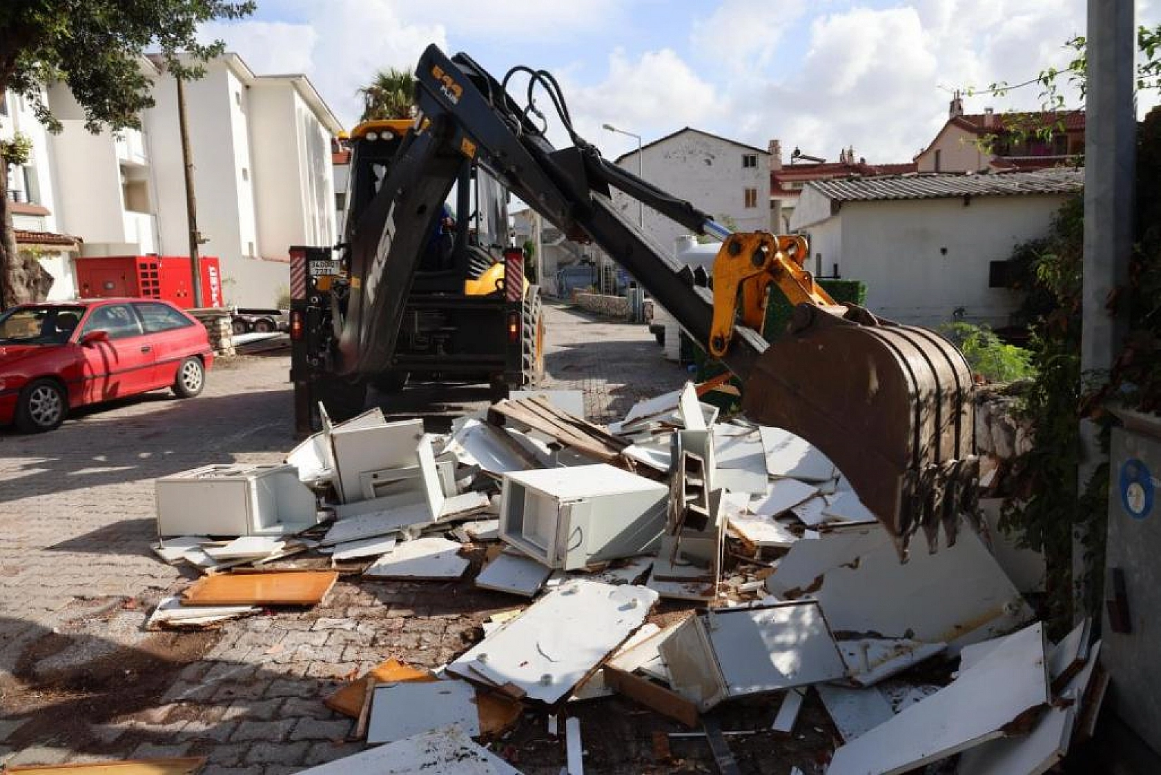 Belediye temizlik çalışmalarına devam ediyor