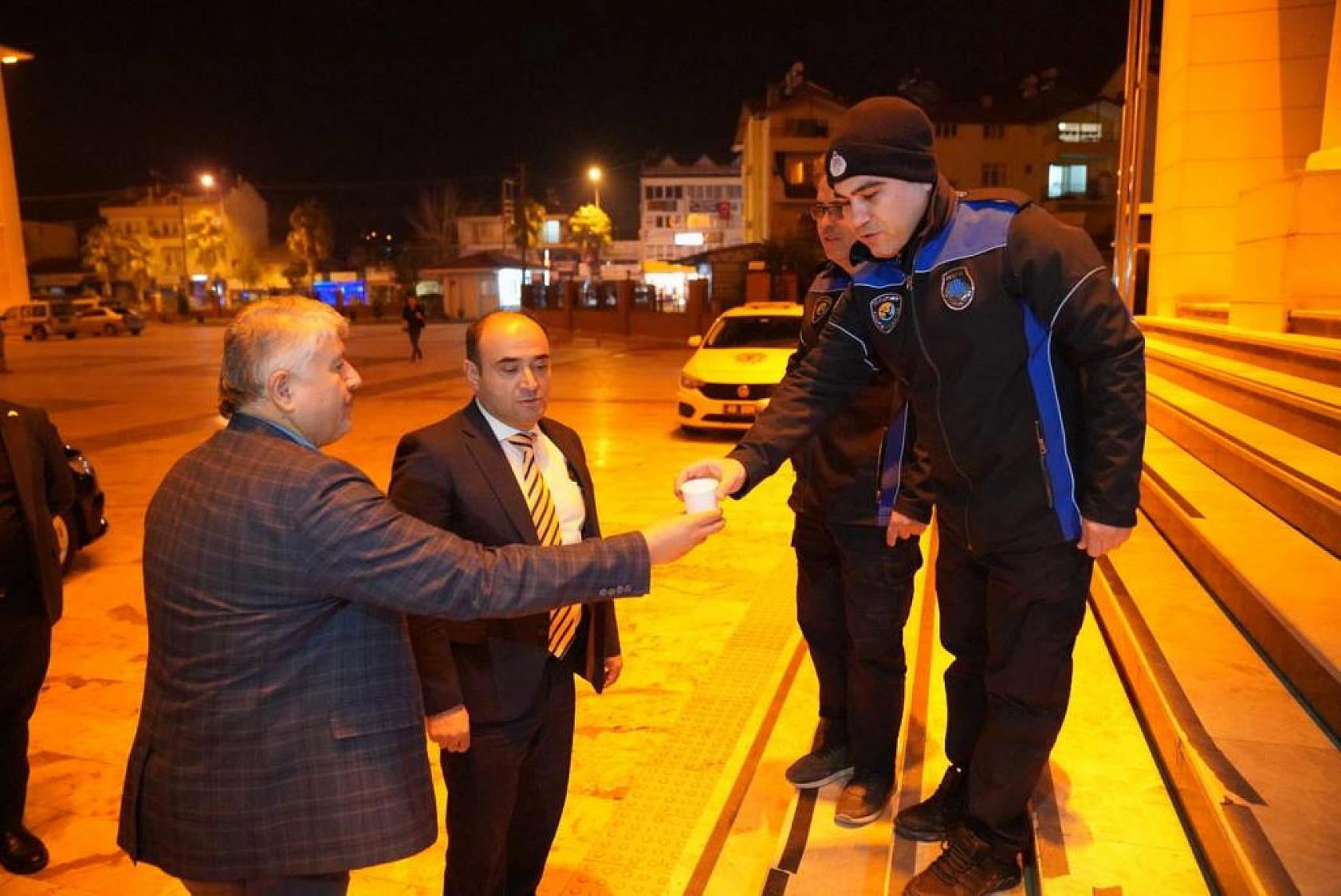 Başkan Akdenizli'den İçleri Isıtan Davranış