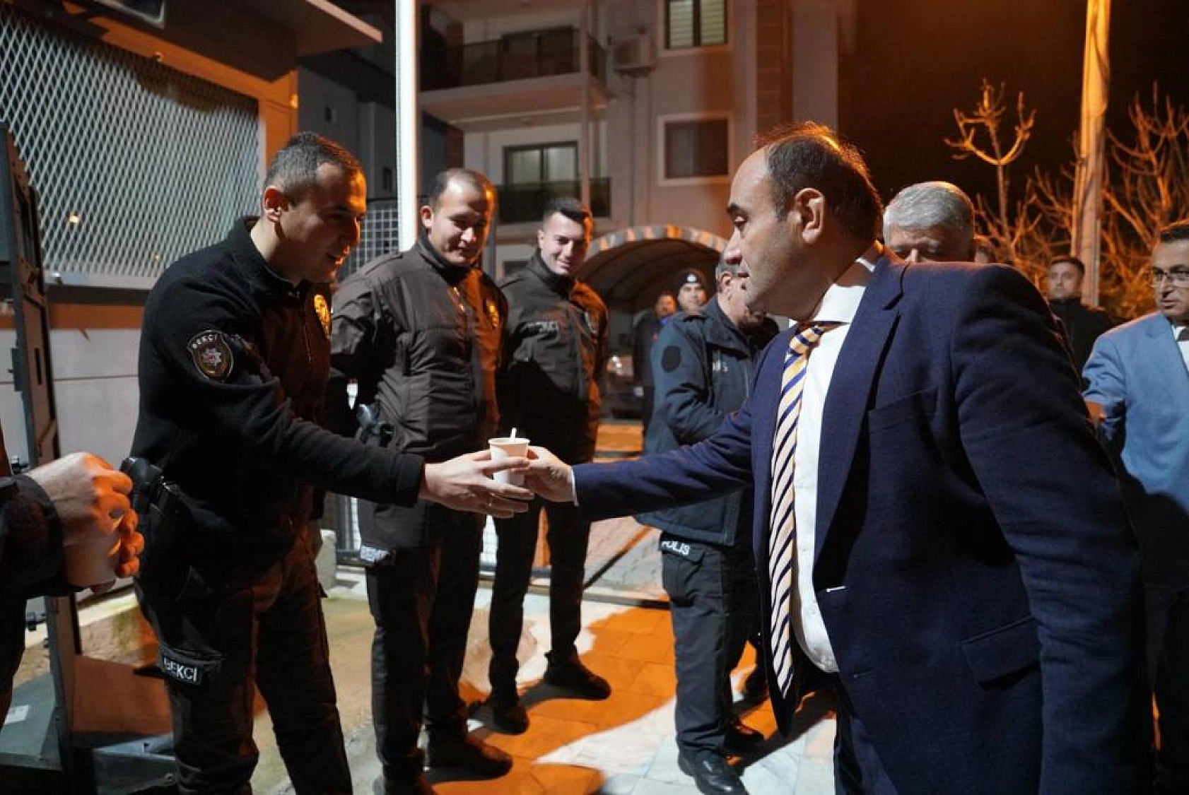 Başkan Akdenizli'den İçleri Isıtan Davranış