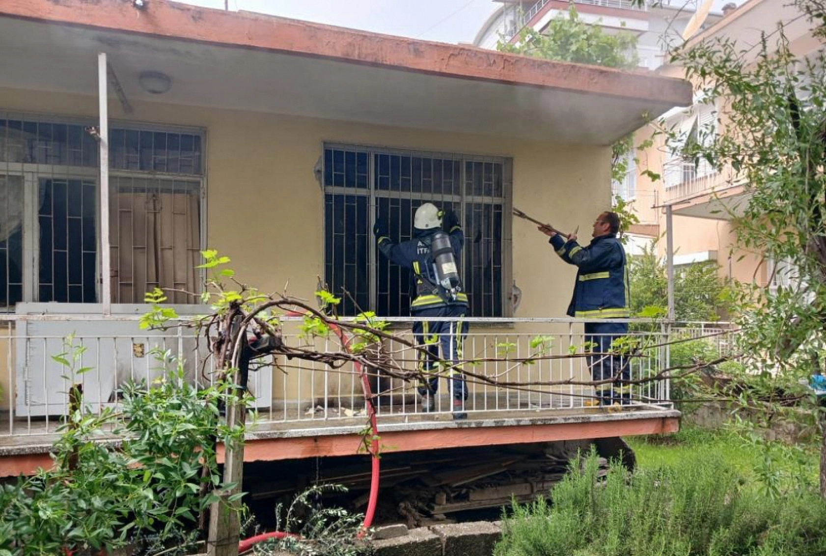 Dehşet anları! Babasıyla tartıştı, evi yakmaya kalktı