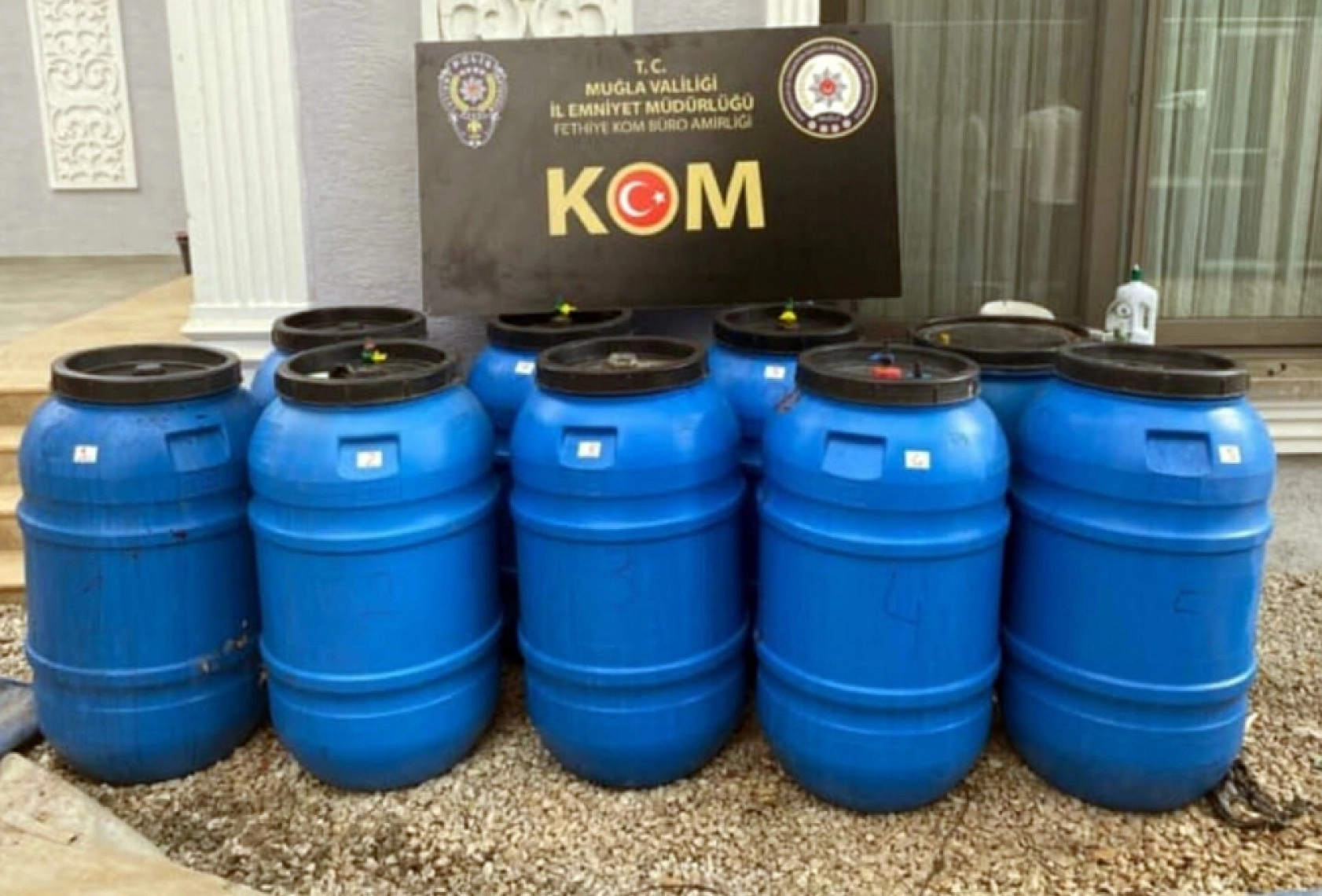 Bin 980 litre sahte şarap ele geçirildi