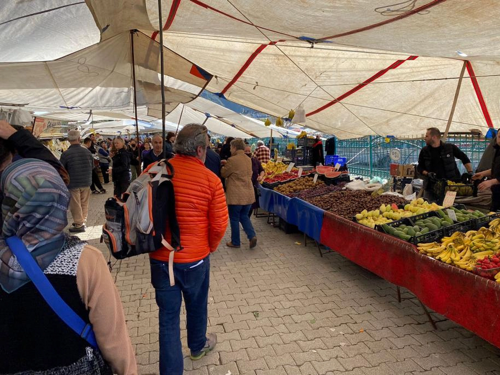 Meyve alışverişi için vatandaşın tercihi 'Salı Pazarı' oldu