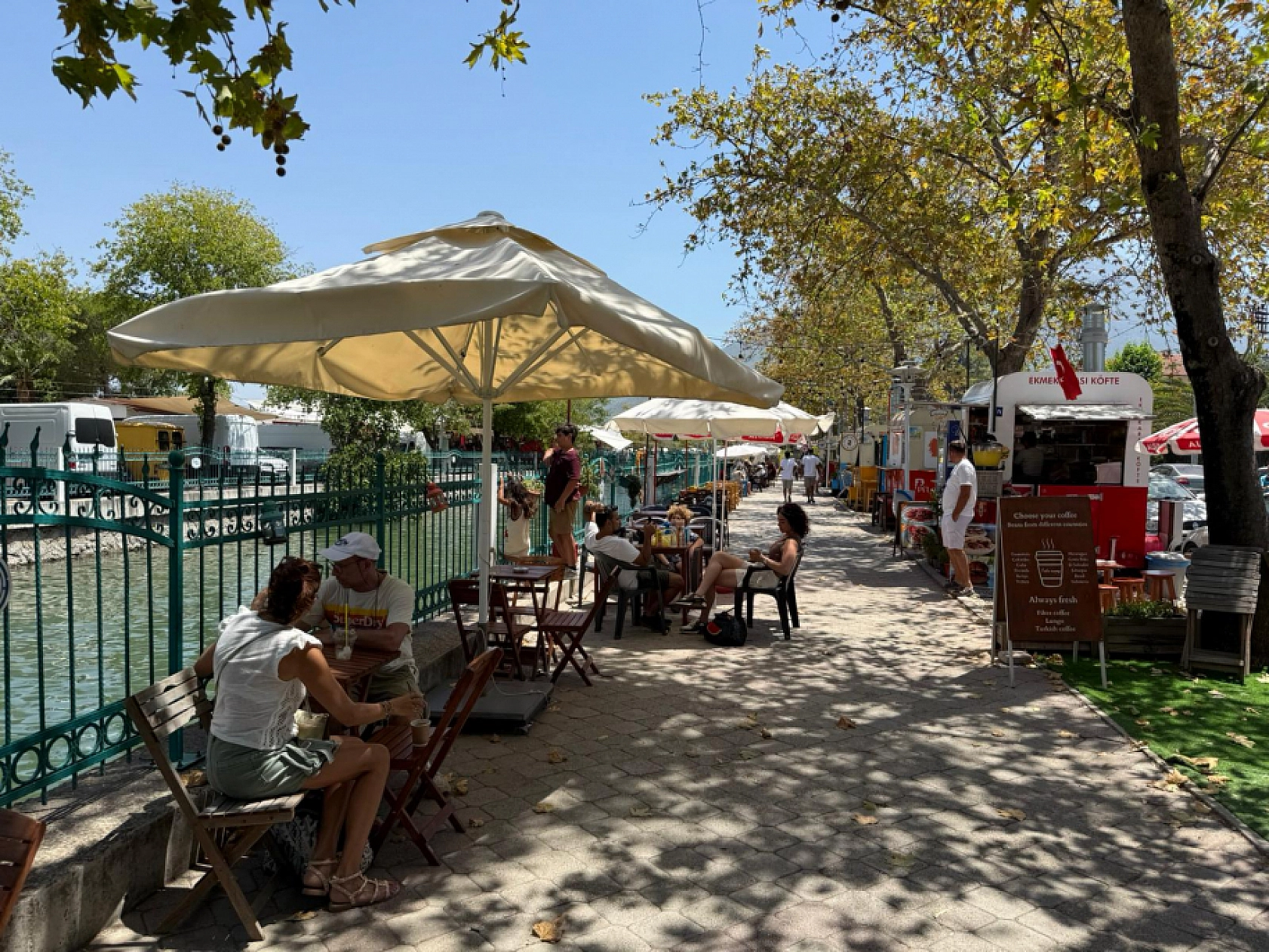 Fethiye Lezzet Sokağı'nda yerli ve yabancıların kahveye ilgisi yoğun