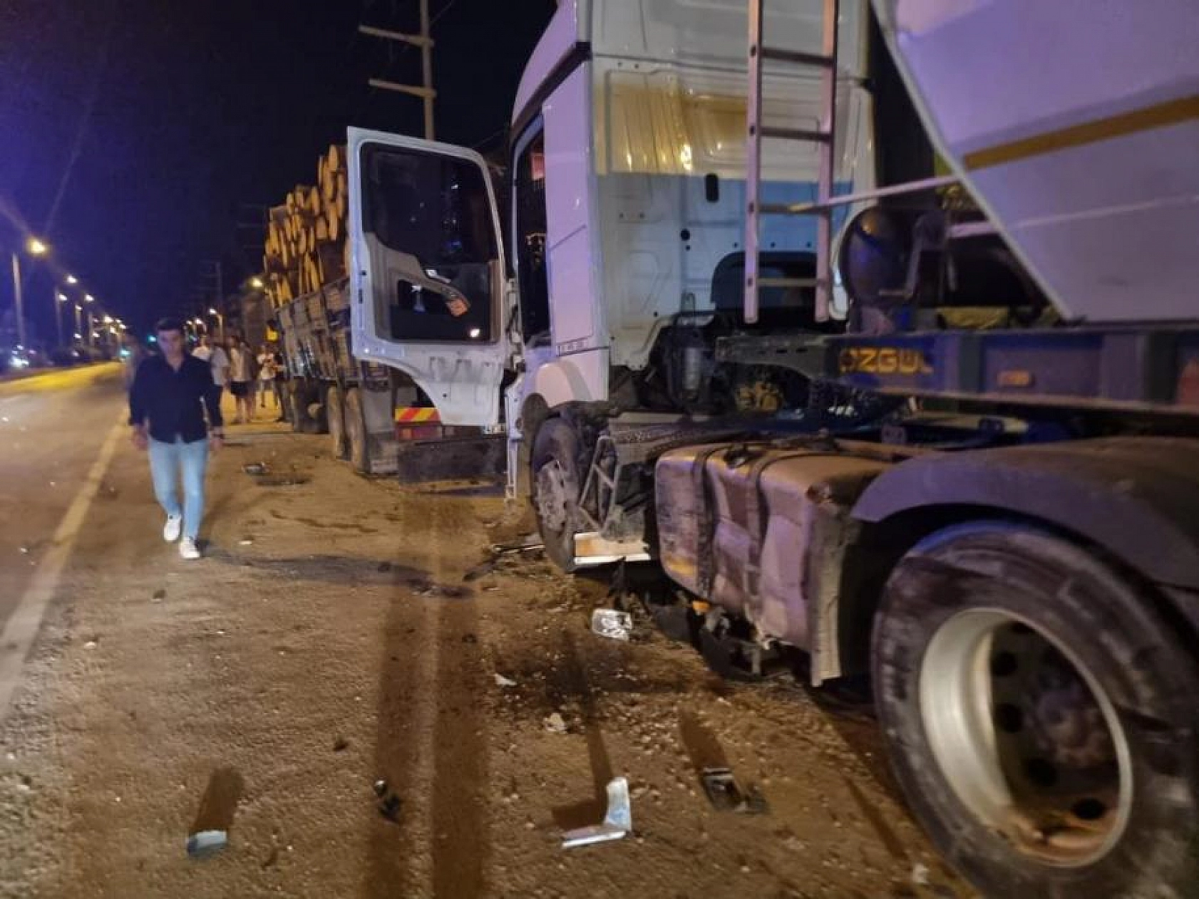 16 yaşındaki sürücü dehşet saçtı, 1'i ağır 3 yaralı