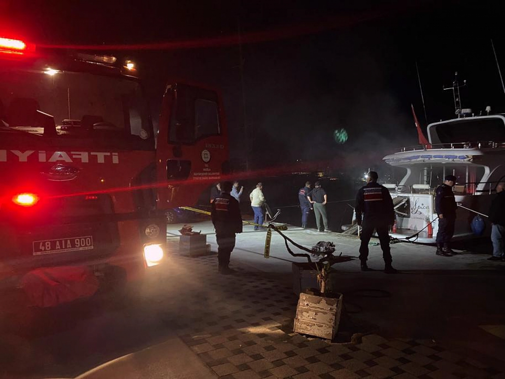 Motoryatın makine dairesinde yangın