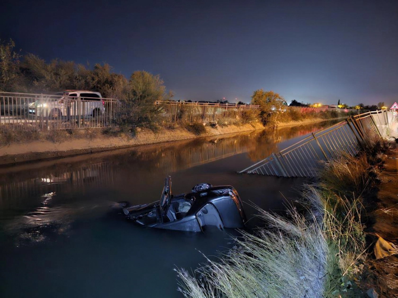 Kontrolden çıkan otomobil sulama kanalına düştü: 4 yaralı