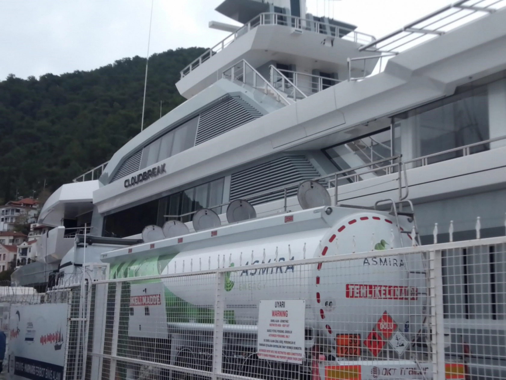 Mega yat 'Cloudbreak' Fethiye'de 135 bin litre yakıt aldı