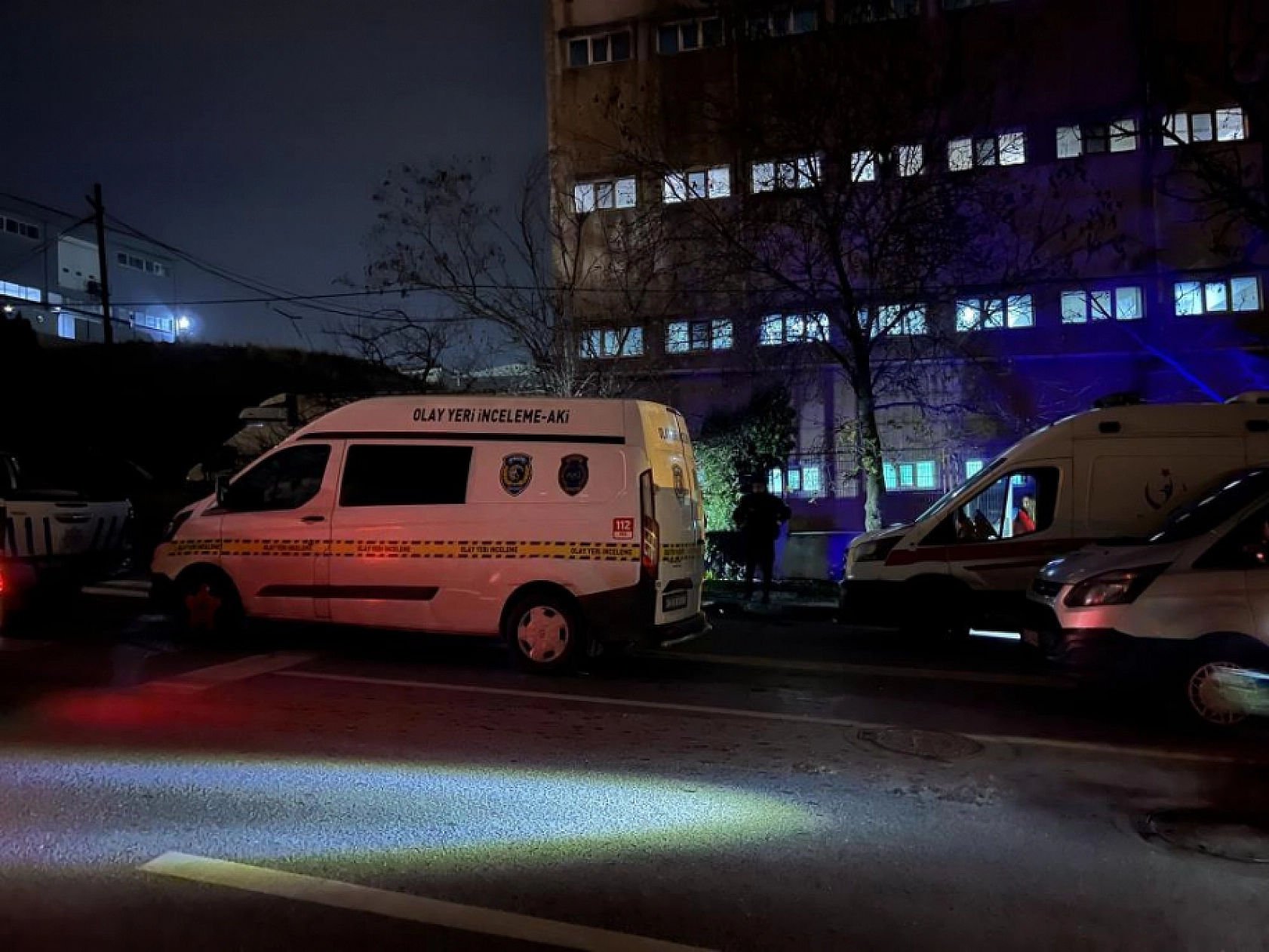 24 yaşındaki genç caddede başından vurulmuş halde bulundu