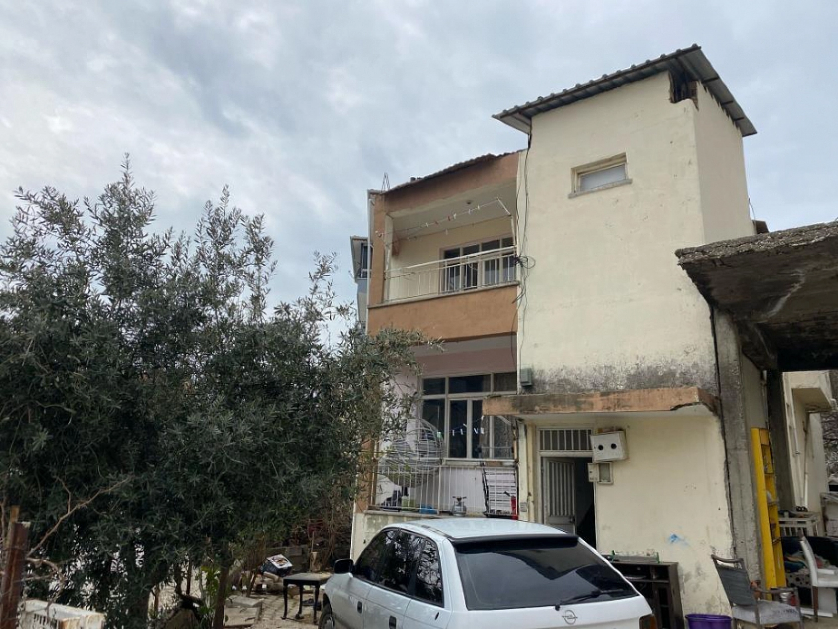 Komşusunun uyarısıyla evine gelen adam şok oldu