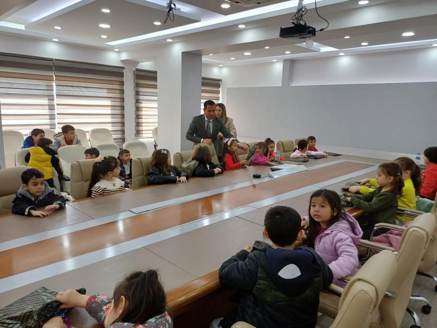 Ortaca Kaymakamı Aktaş minik öğrencileri ağırladı