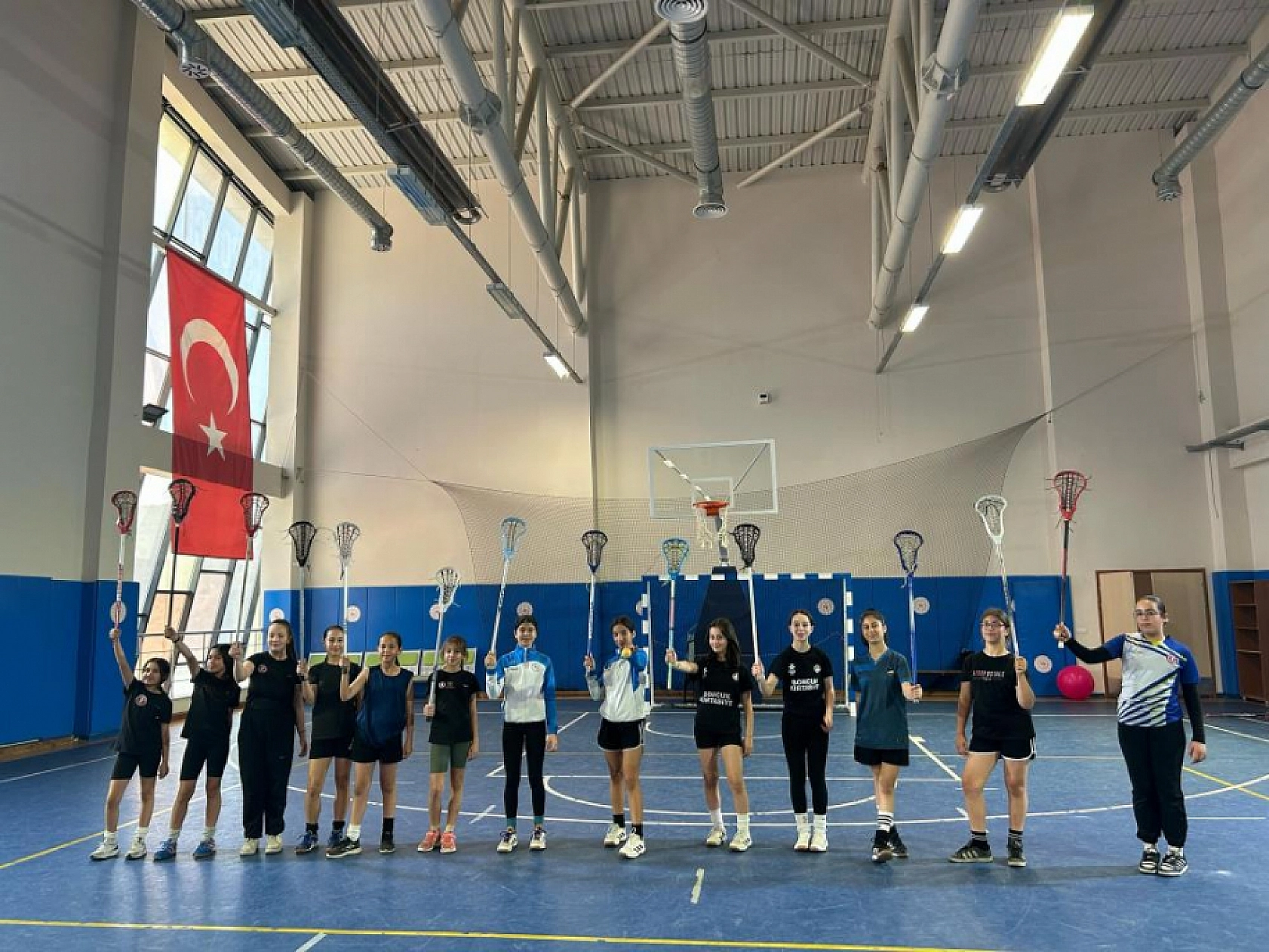 Türkiye'nin tek kadın Lakros Takımı Menteşe'de çalışmalarına devam ediyor