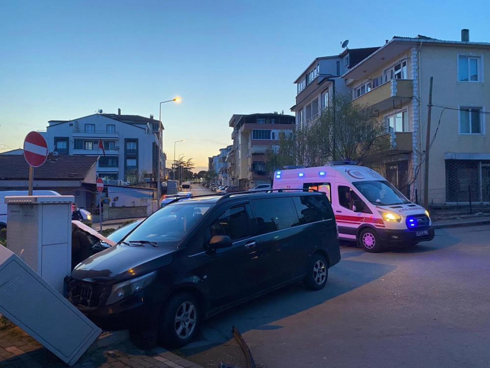 İftara dakikalar kala 2 araç kafa kafaya çarpıştı: 4 yaralı