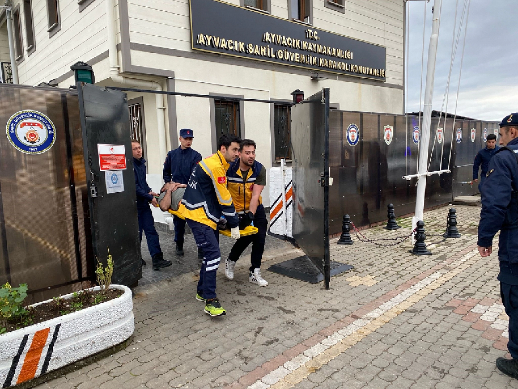 Çanakkale'de batan botta hayatını kaybedenlerin sayısı 9'a yükseldi
