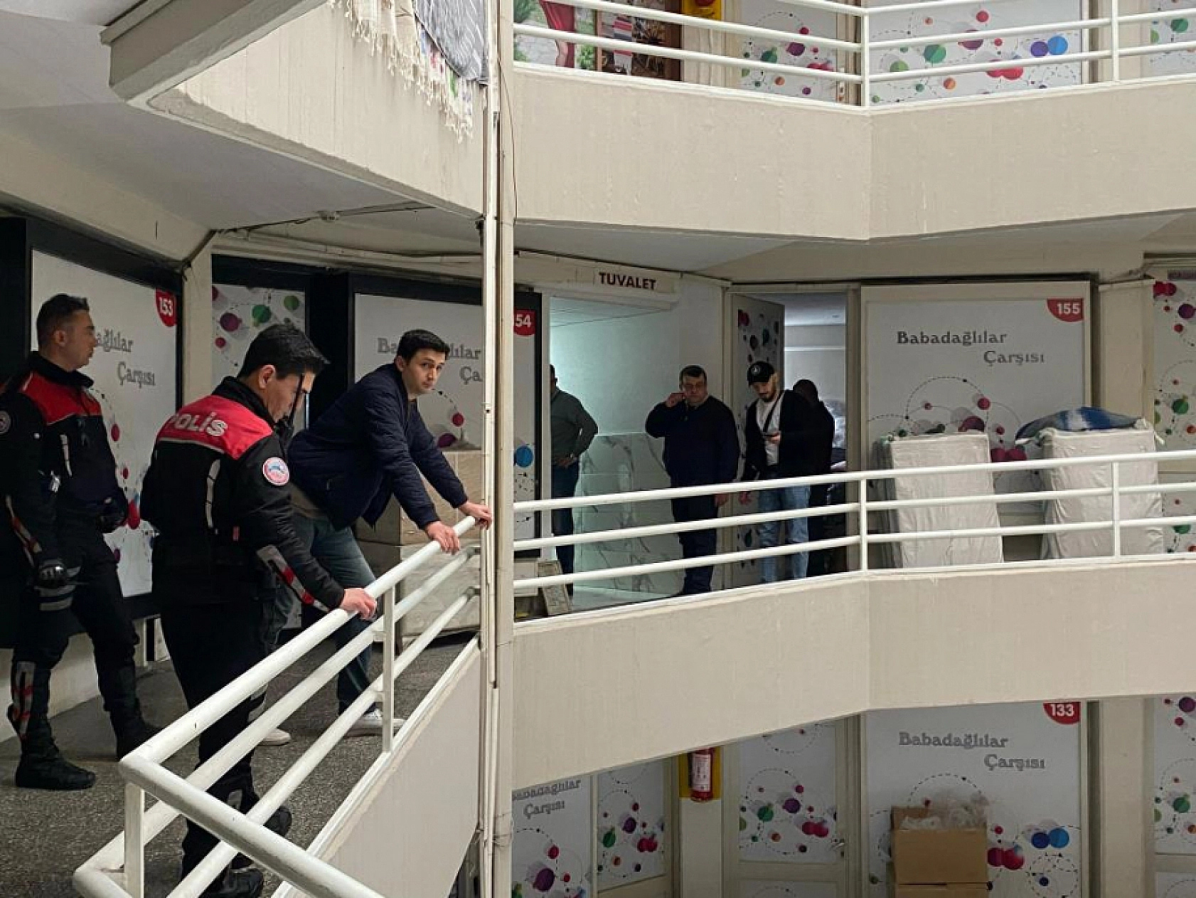 Yaşlı adam iş hanının tuvaletinde ölü bulundu