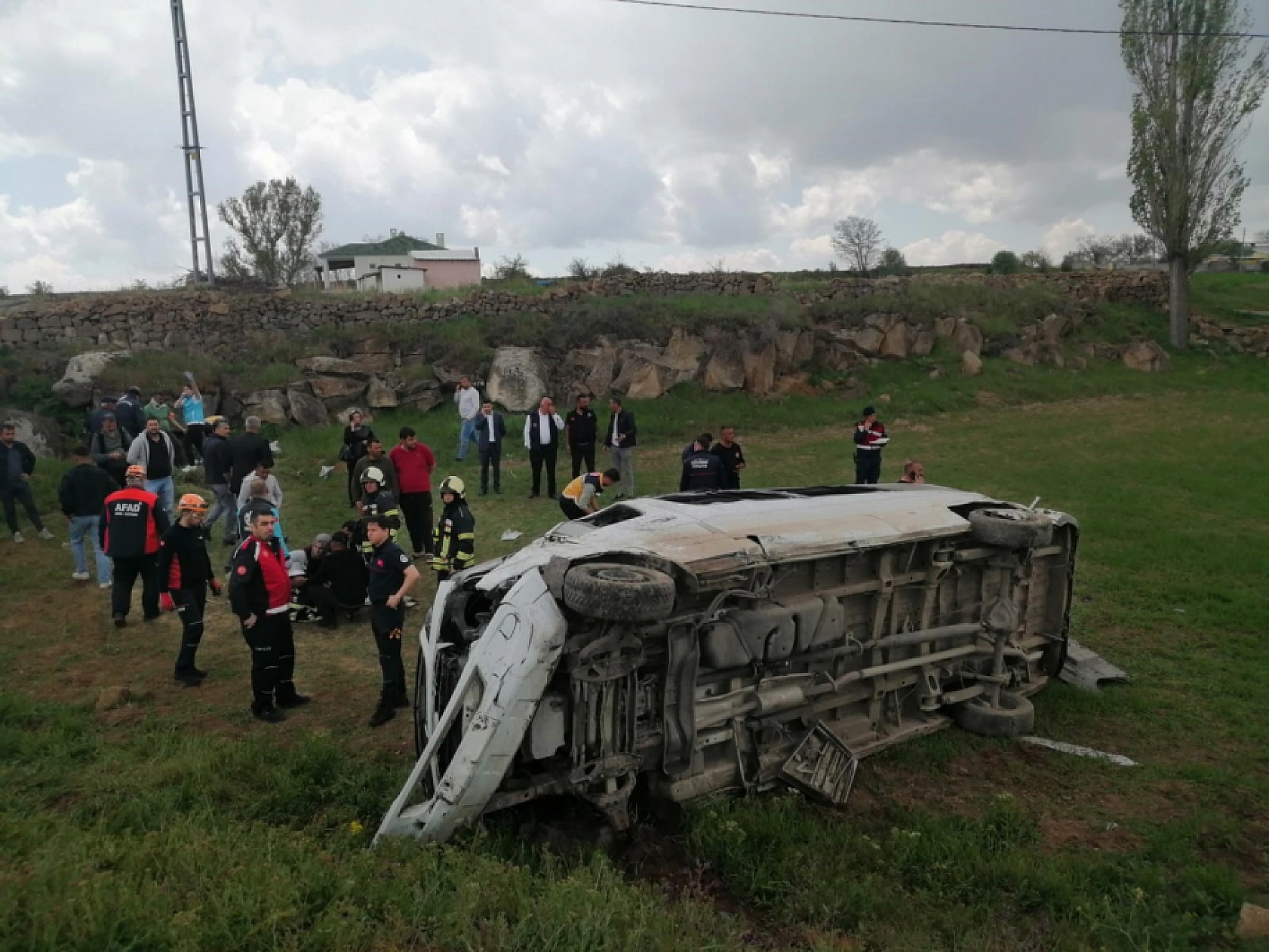 Öğrenci servisi devrildi: 15 öğrenci yaralı