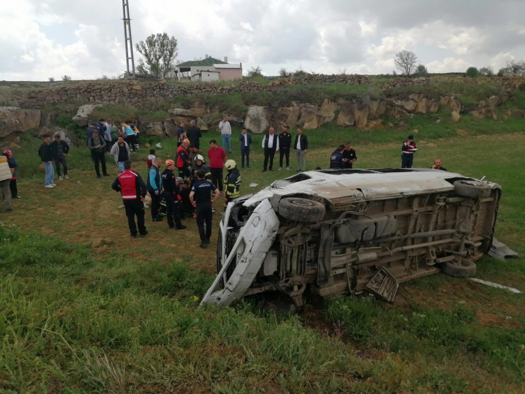 Öğrenci servisi devrildi: 15 öğrenci yaralı