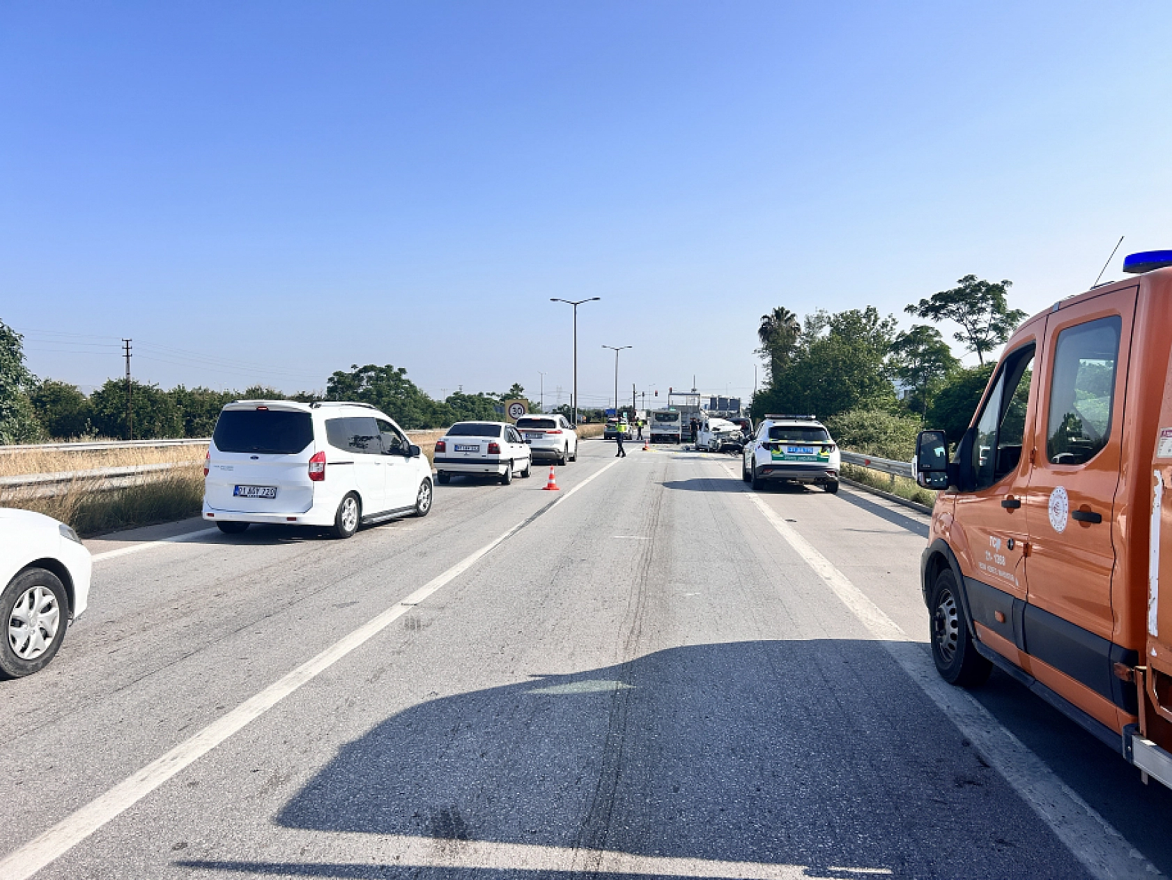 Kamyon 3 aracı biçti: 1 ölü, 10 yaralı