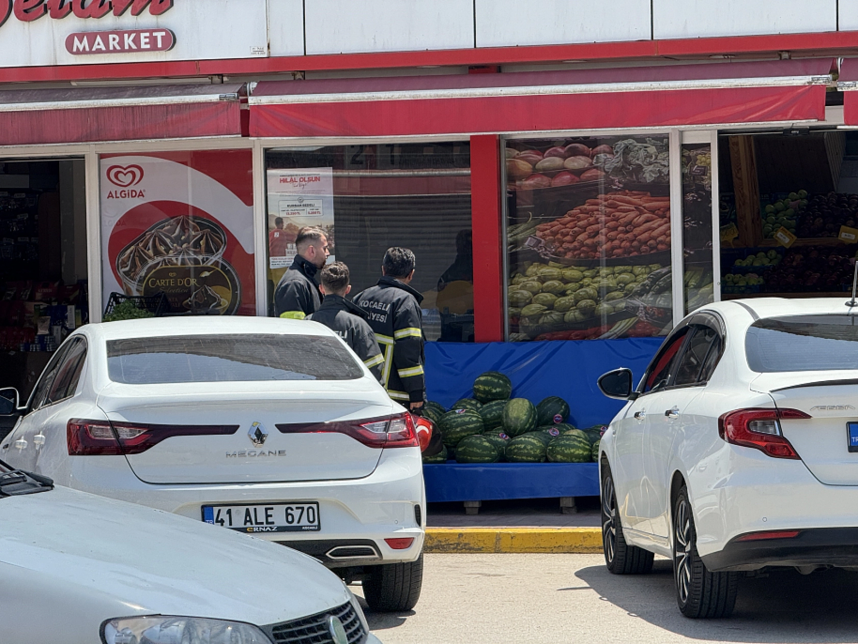 Elini kıyma makinesine kaptıran genç kadının parmakları koptu