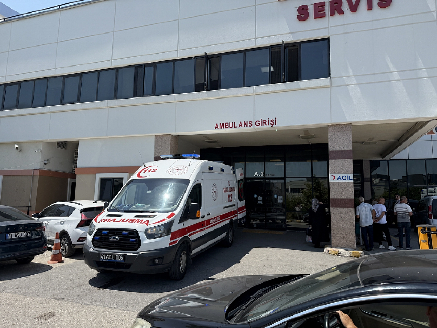 Elini kıyma makinesine kaptıran genç kadının parmakları koptu