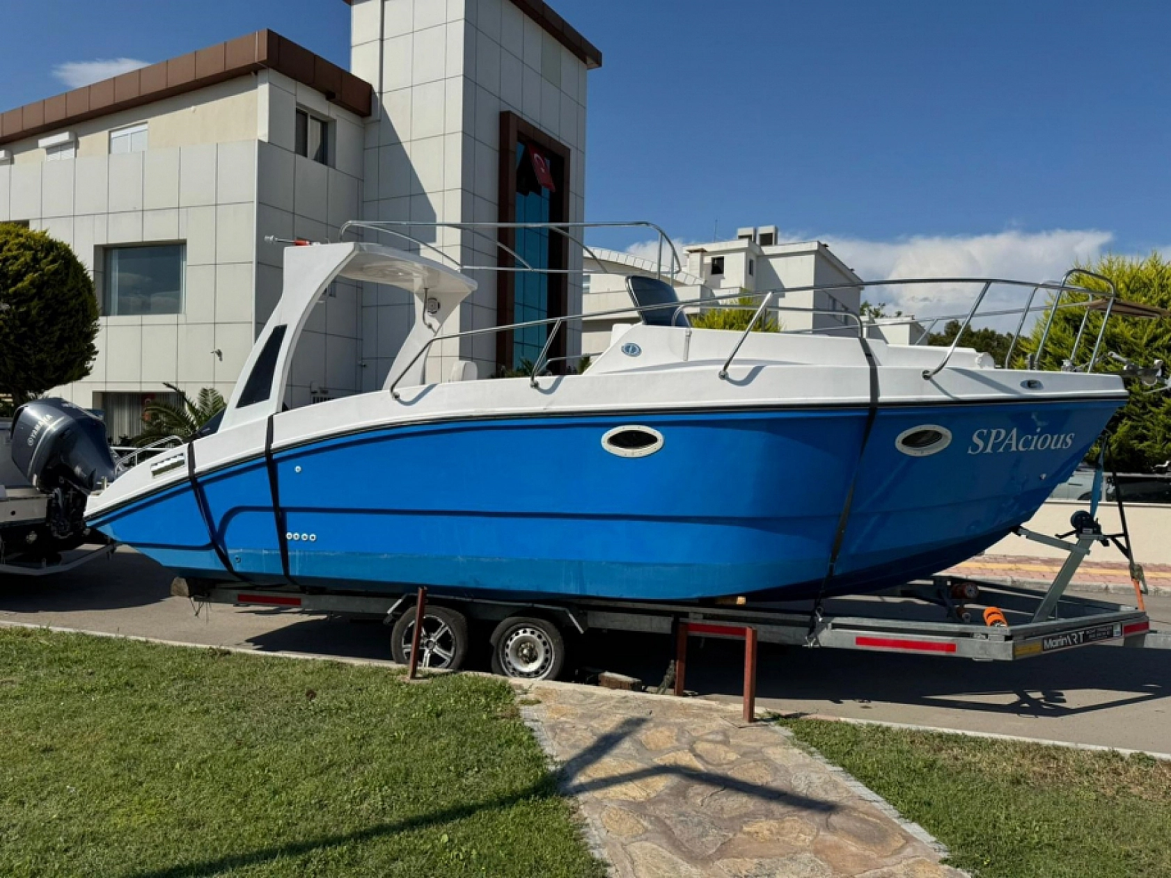 Bisiklet veya otomobil değil, bu kez karadan tekne çaldılar